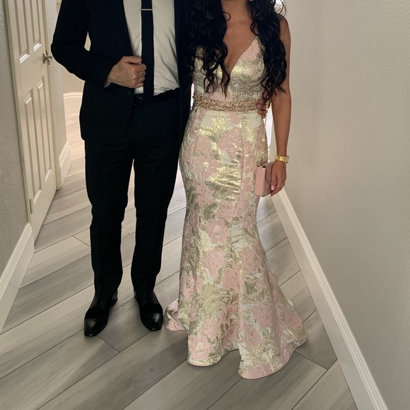 Gorgeous dress with pink and metallic gold - Picture 2 of 6